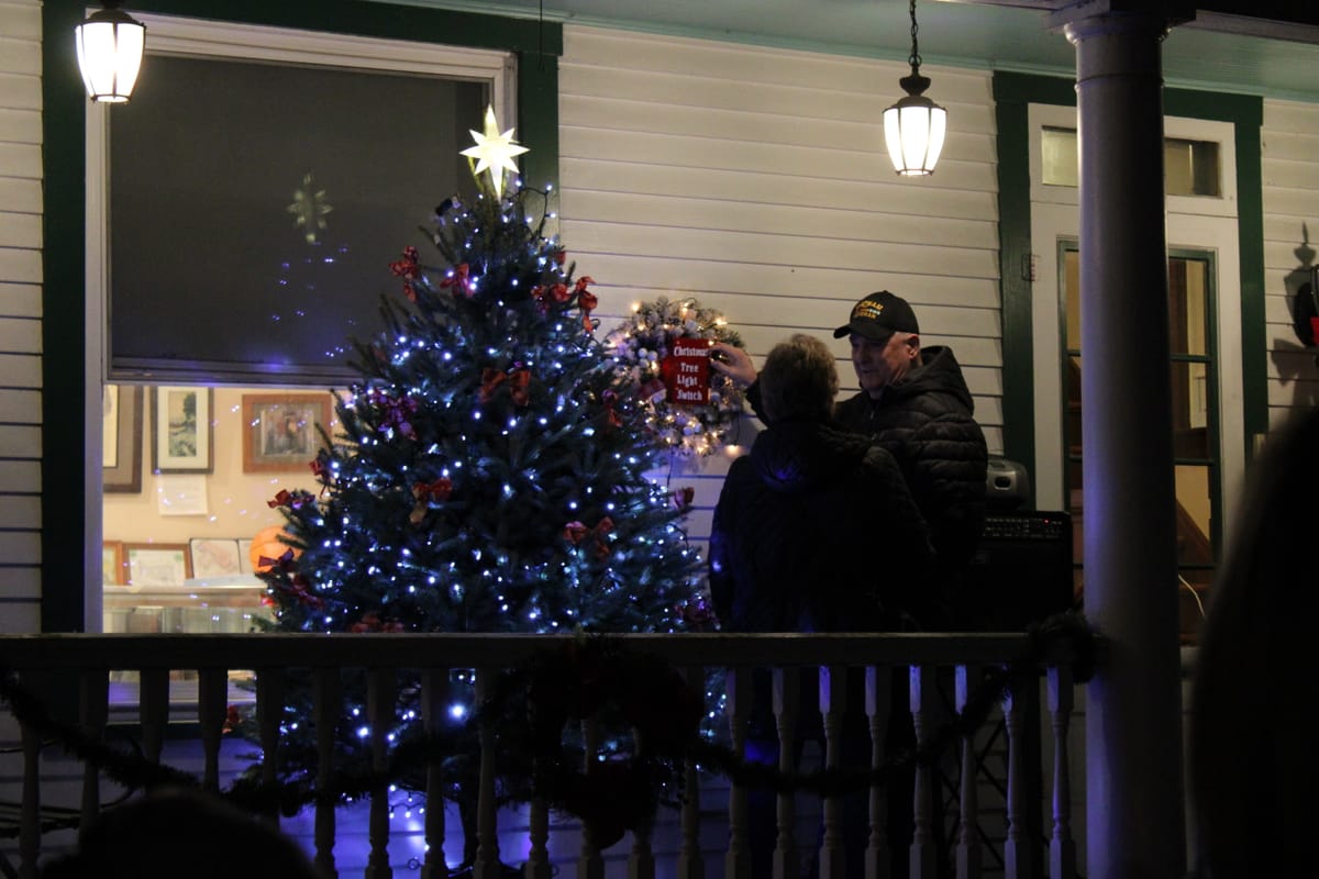 Reily Township celebrates Christmas with tree lighting, visit from Santa